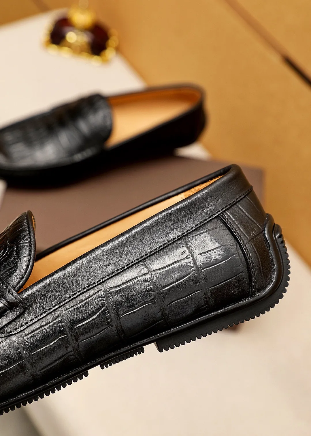 Men's Men's Shoes 💰: 420 💐BV Men's Slip-on Shoes® [BOTTEGA VENETA] Official website counter new model, one-to-one mold opening ⚠Italian calfskin embossed ➕Cow 🐂 leather lining. Driving slip-ons, available at counters, sizes 39-44 (38.45🉑️customized)